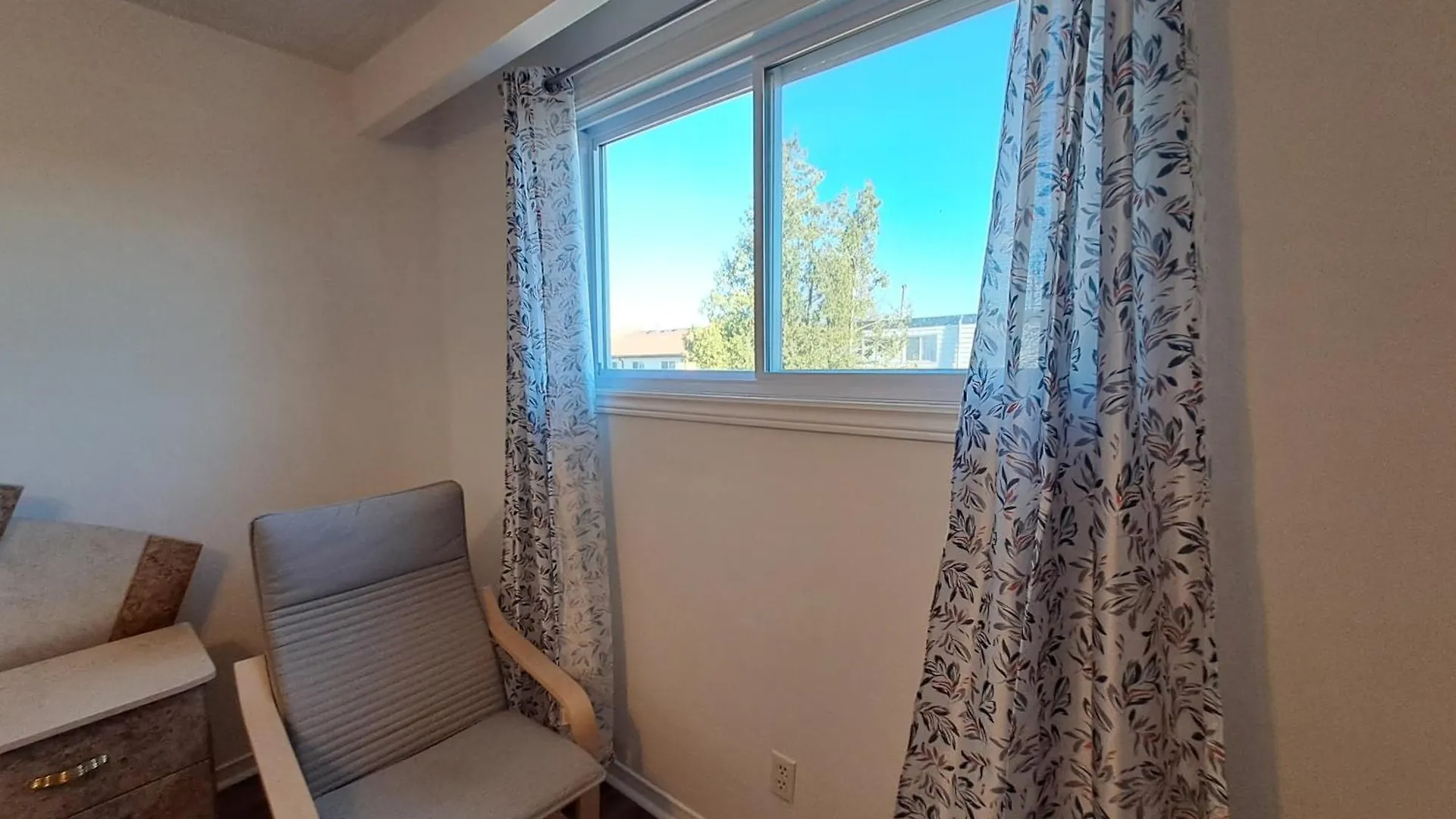 Homestay Lala-Near Pearson Airport-Mall-Free Parking Mississauga Canada