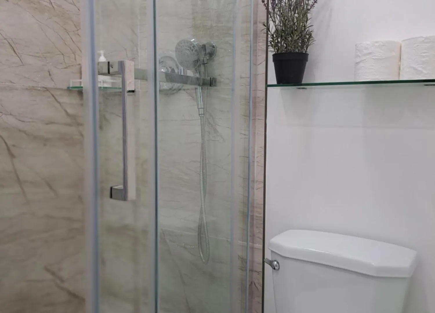 Homestay Lala-Near Pearson Airport-Mall-Free Parking Mississauga