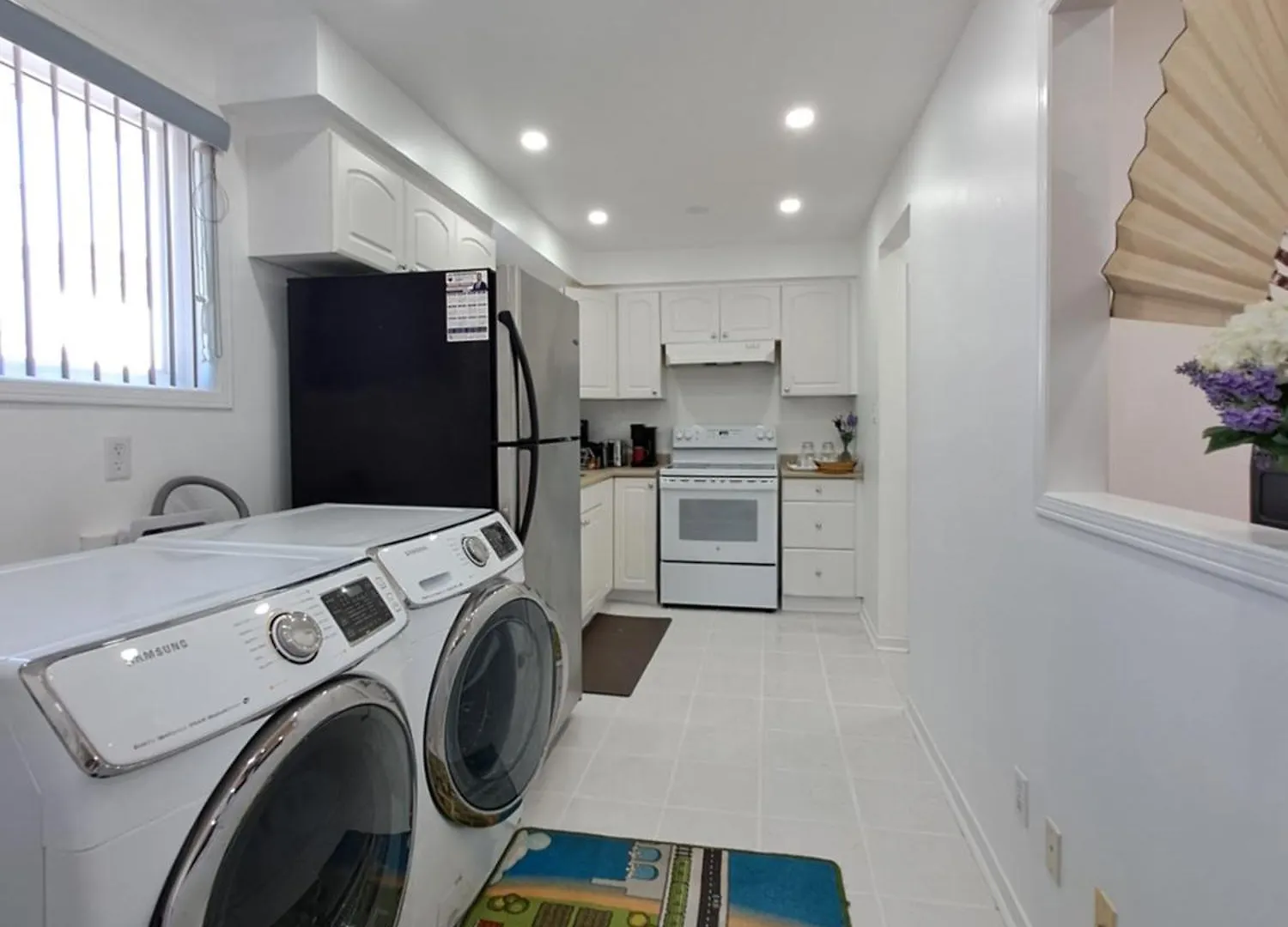Lala-Near Pearson Airport-Mall-Free Parking Mississauga