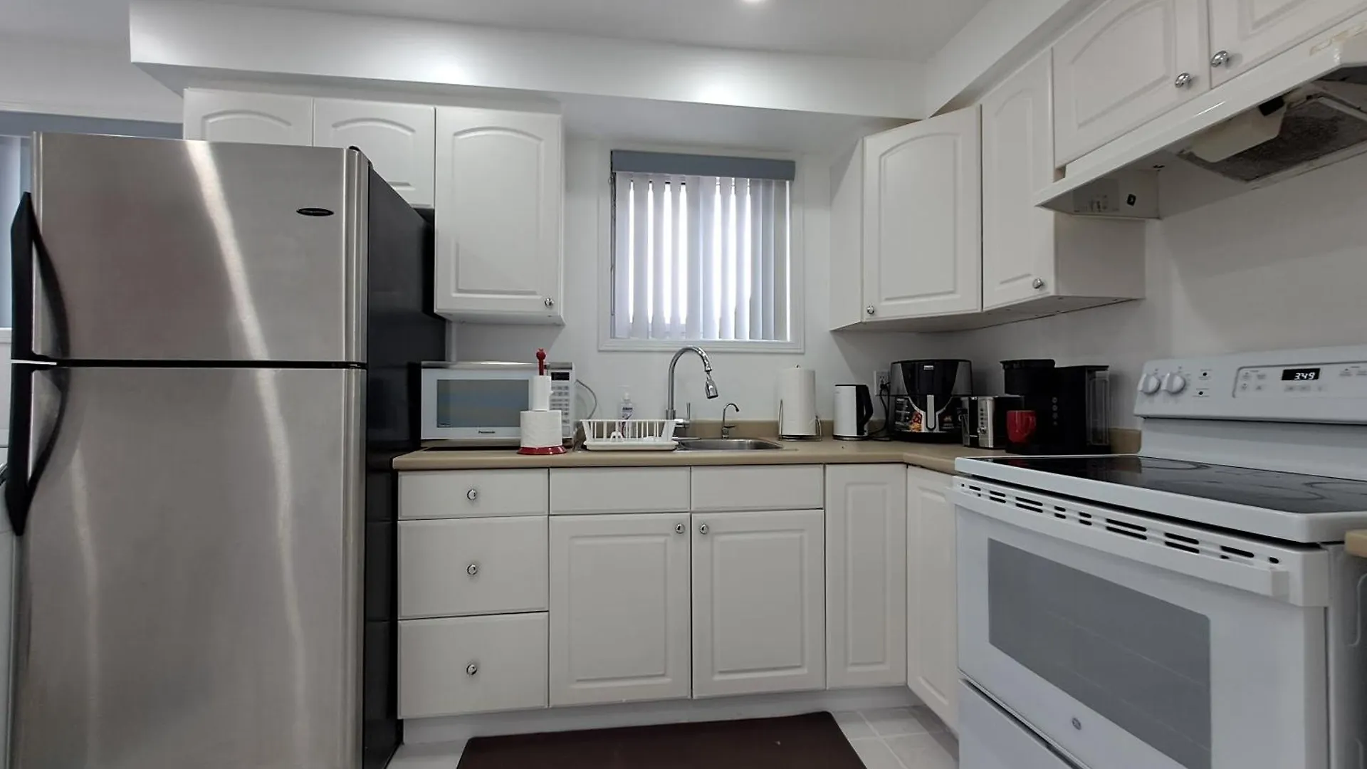Lala-Near Pearson Airport-Mall-Free Parking Mississauga