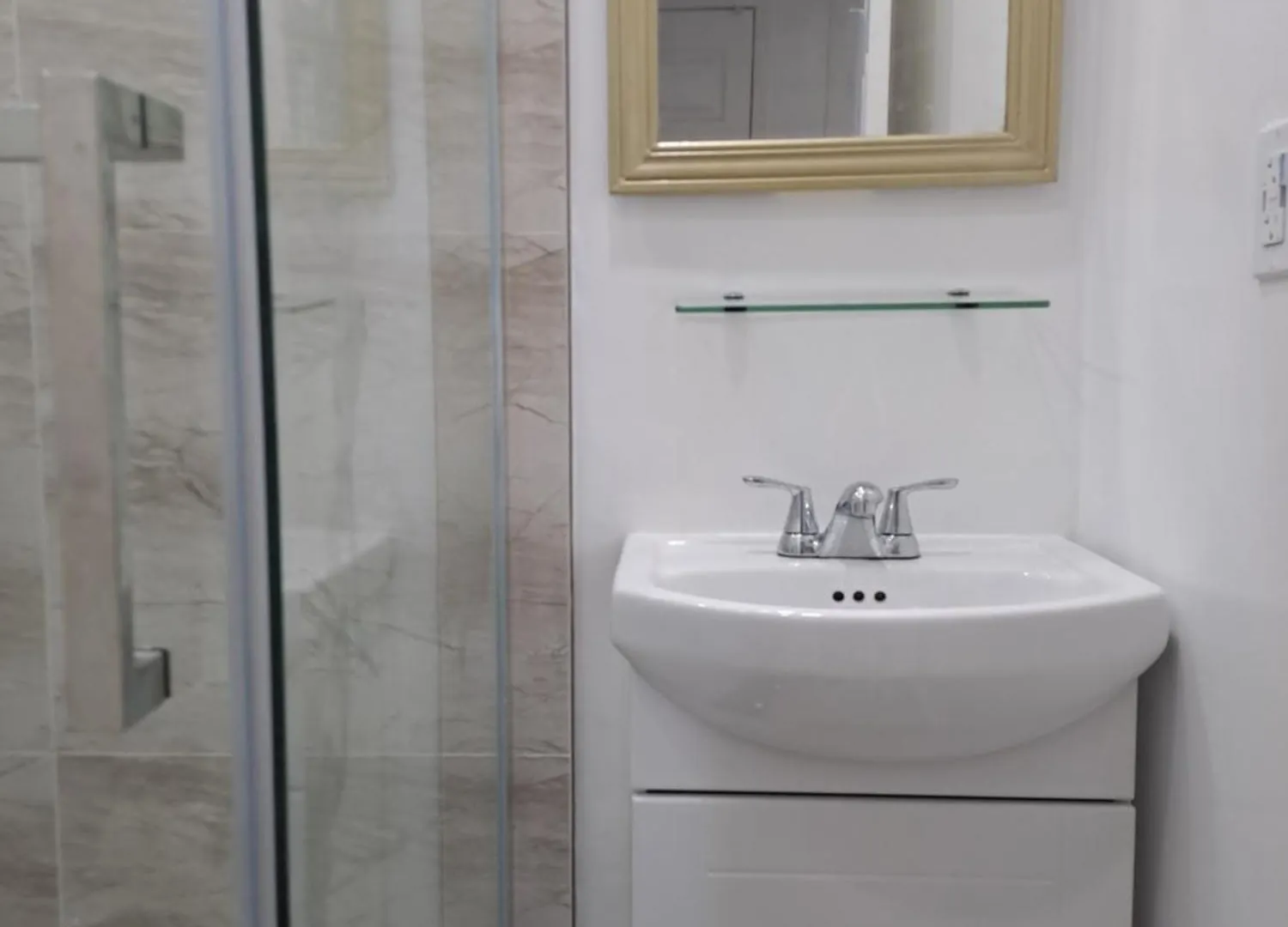 Lala-Near Pearson Airport-Mall-Free Parking Mississauga 0*,