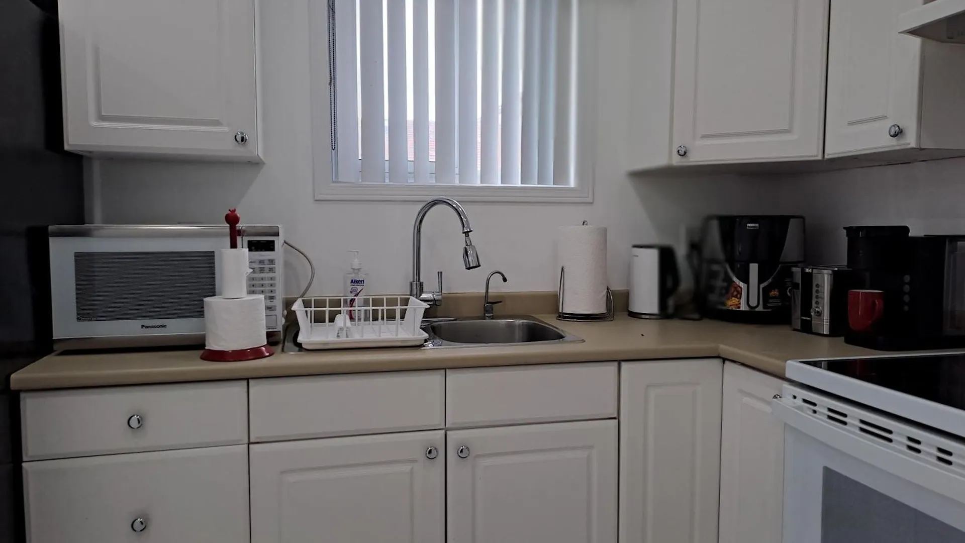 Lala-Near Pearson Airport-Mall-Free Parking Mississauga