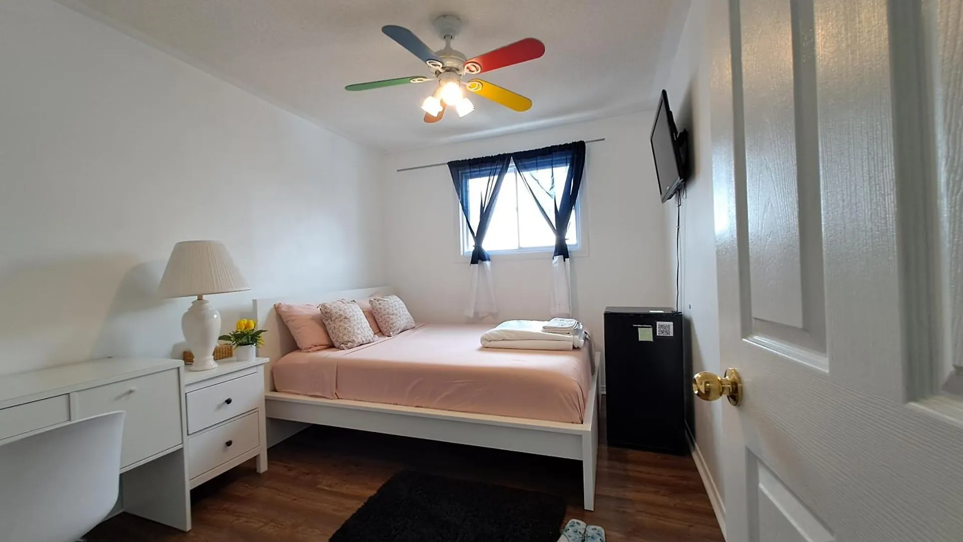 Homestay Lala-Near Pearson Airport-Mall-Free Parking Mississauga