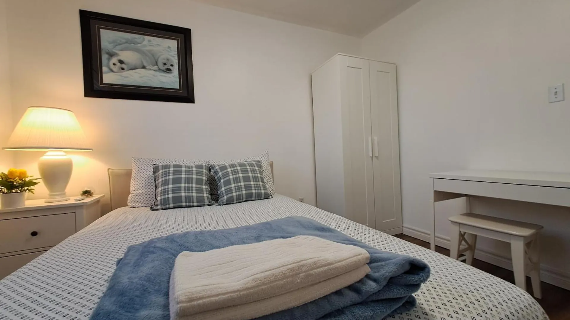 Lala-Near Pearson Airport-Mall-Free Parking Mississauga Homestay