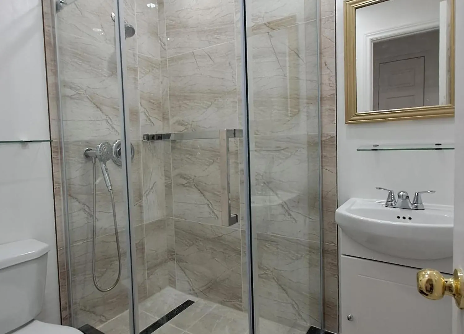 Lala-Near Pearson Airport-Mall-Free Parking ميسيسوجا 0*,  كندا